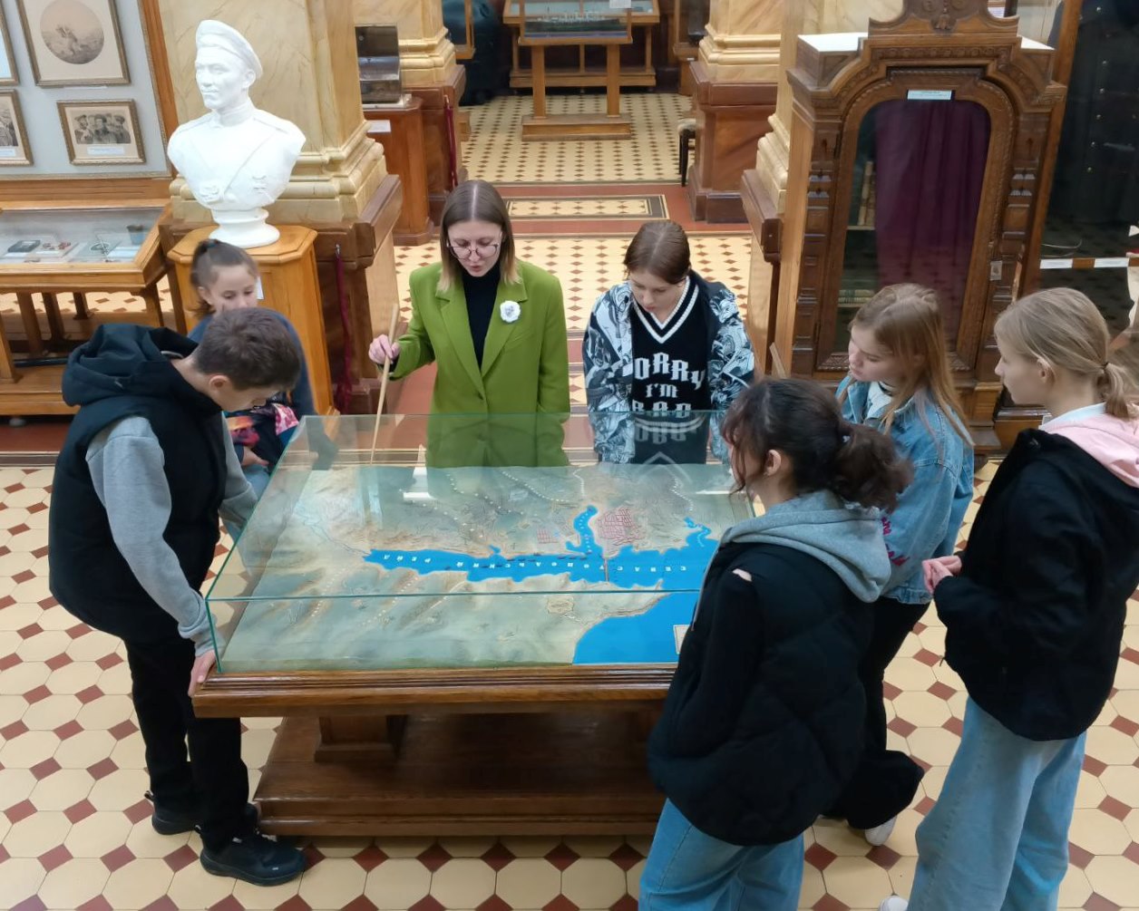 Прокуратура города Севастополя организовала для воспитанников государственного казенного учреждения города Севастополя «Центр помощи детям, оставшимся без попечения родителей, «Наш дом» экскурсию в Военно-исторический музей...