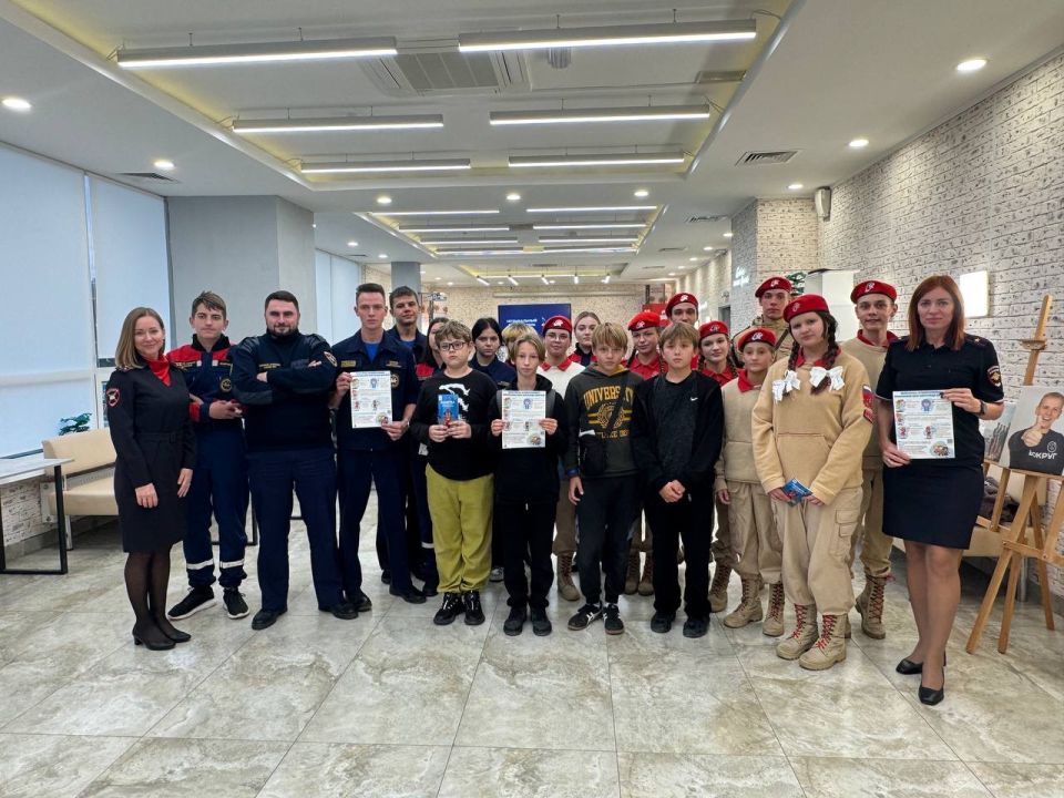 Сотрудники Госавтоинспекции продолжают информационно-пропагандистскую работу по популяризации ПДД среди молодежи Севастополя