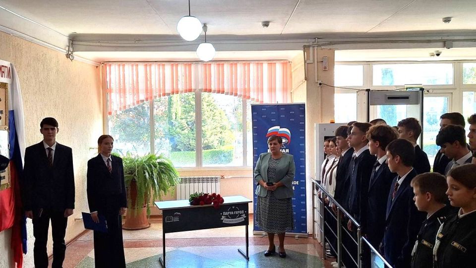 В севастопольской школе увековечили память о герое Антоне Шендрике