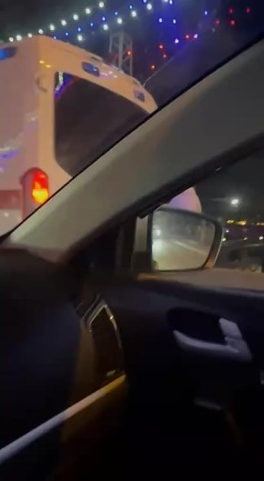 В Симферополе с моста на железнодорожные пути у вокзала упала фура