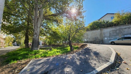 Двор на улице Новикова преобразился: жители домов № 21 и № 23 получили современное благоустроенное пространство