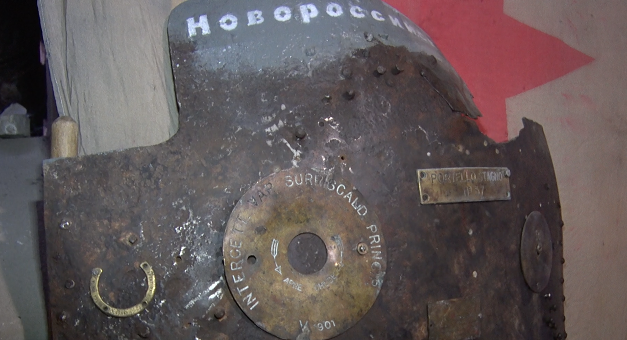 Артефакт с «Новороссийска» передали музею ВМФ