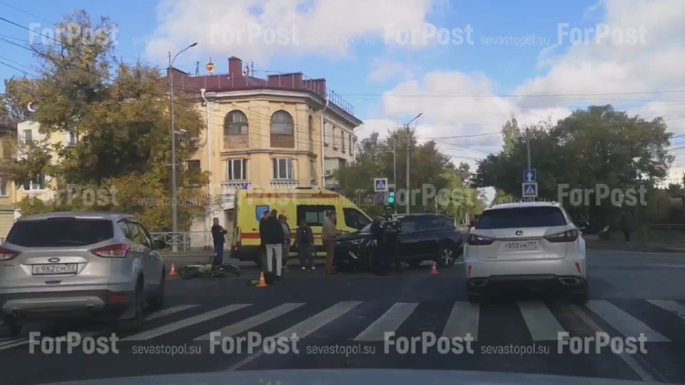 На перекрестке ул. Н.Музыки и О.Кошевого произошла авария с участием легкового автомобиля и мопеда, сообщают очевидцы