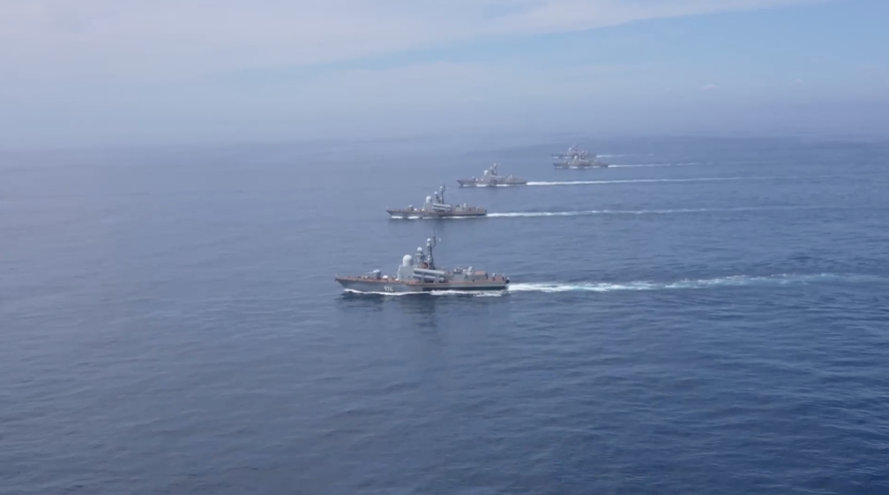 Главком ВМФ России поздравил моряков-надводников