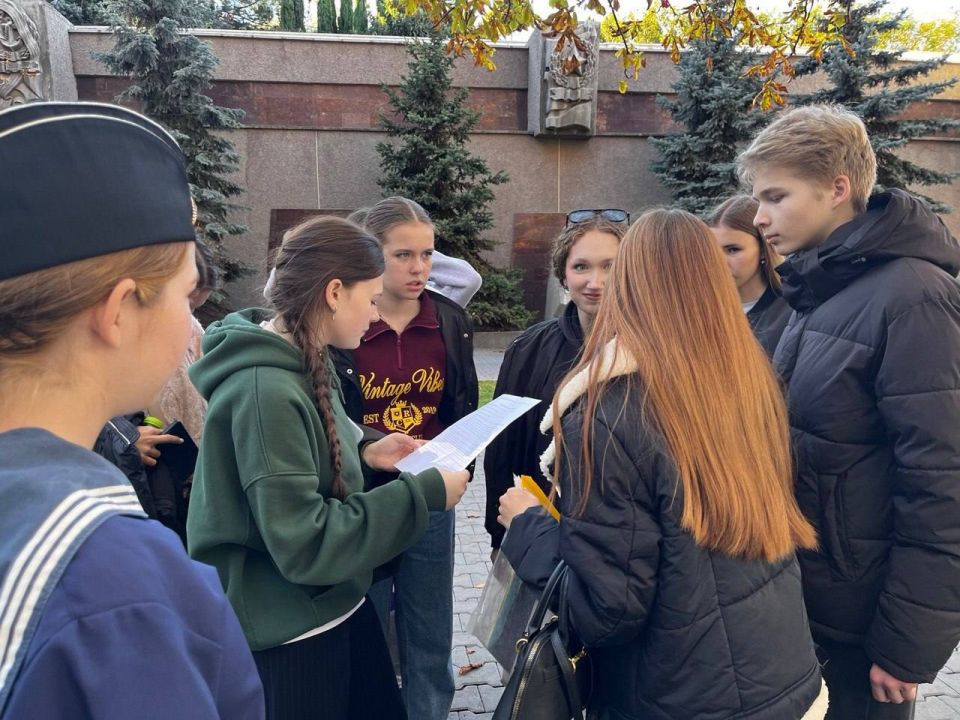 Сегодня в центре Севастополя прошла историко-патриотическая игра, посвященная 84-й годовщине начала героической обороны Севастополя 1941–1942 годов, под названием «250 лет Мужества»