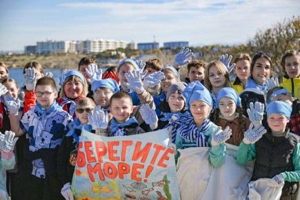 В Международный День Чёрного моря в Севастополе прошла акция «Вода России»
