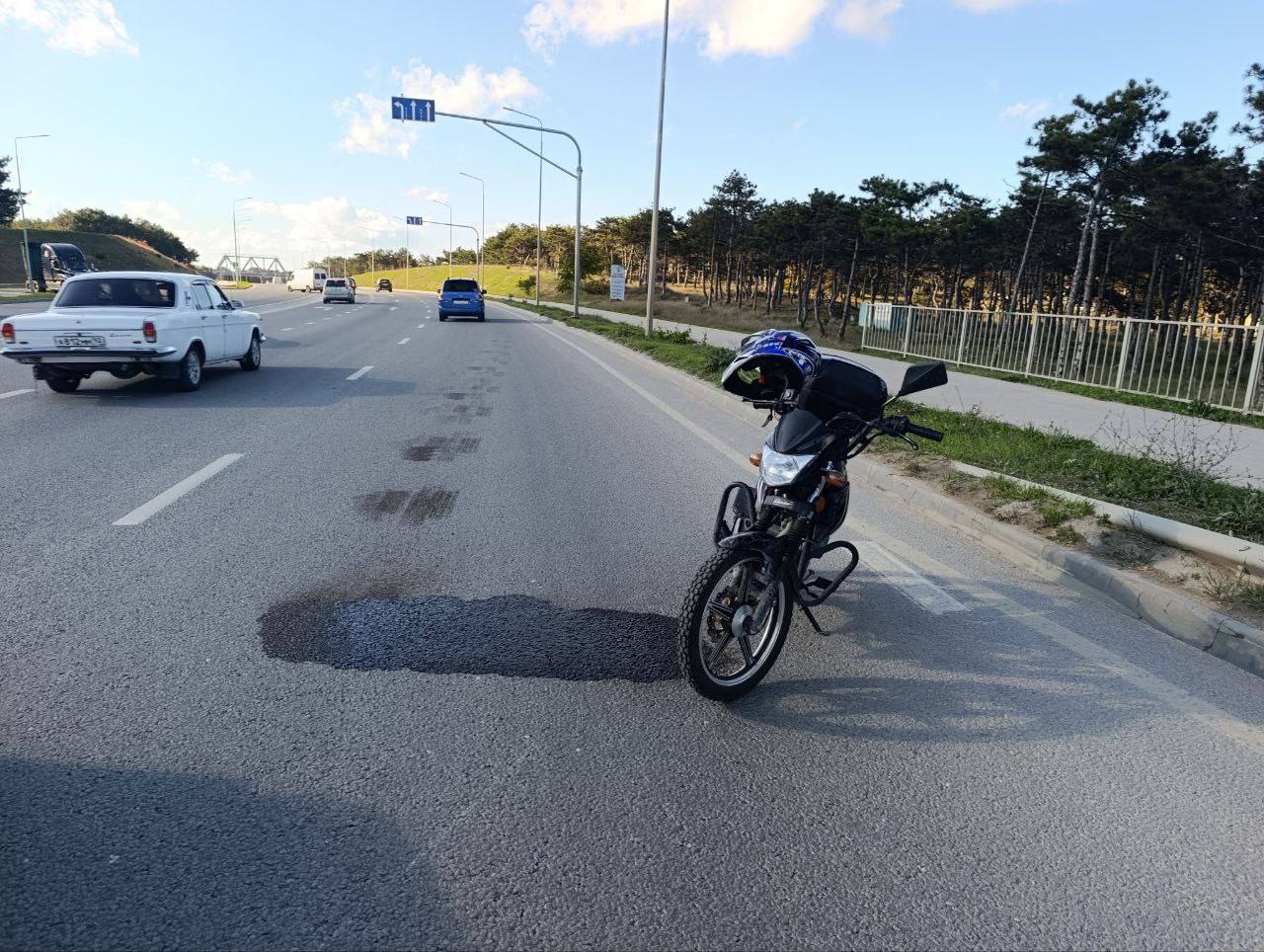 Госавтоинспекция работает на месте ДТП с пострадавшей несовершеннолетней мопедисткой на автодороге «Севастополь-порт Камышовая бухта»