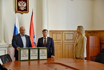 В Законодательное Собрание Севастополя внесли проект бюджета на 2026-2028 годы