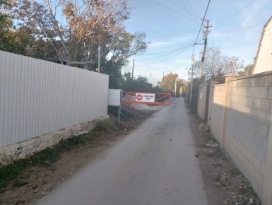 Вместо демонтажа шлагбаум на ул. Ближняя перенесли