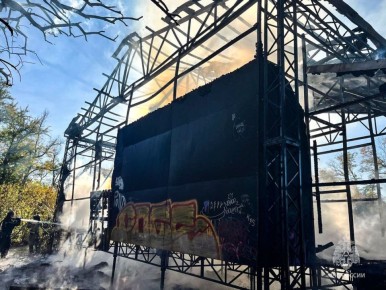 Севастопольские пожарные погасили огонь на Историческом бульваре