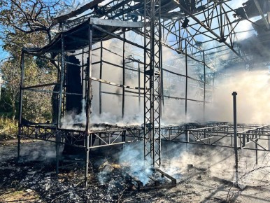 Горящую сцену на Историческом бульваре в Севастополе потушили