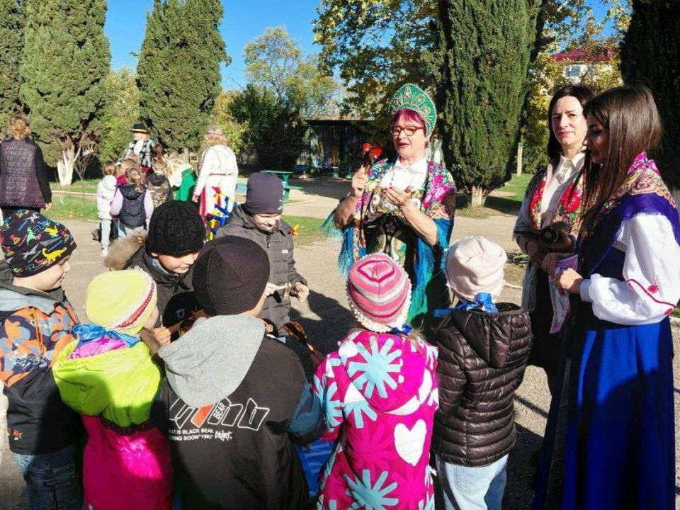 Детский сад №88 Севастополя знакомит воспитанников с культурами народов России