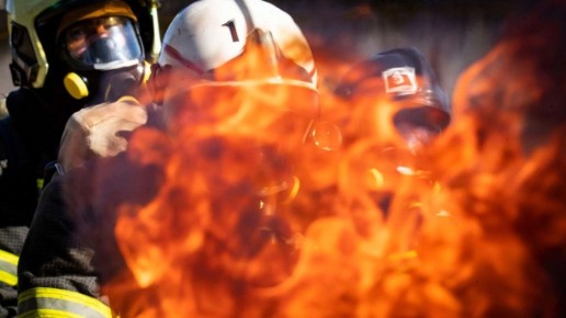 На Историческом бульваре в Севастополе загорелась уличная сцена