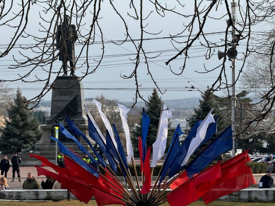 Уважаемые севастопольцы! Примите поздравления с Днем народного единства!