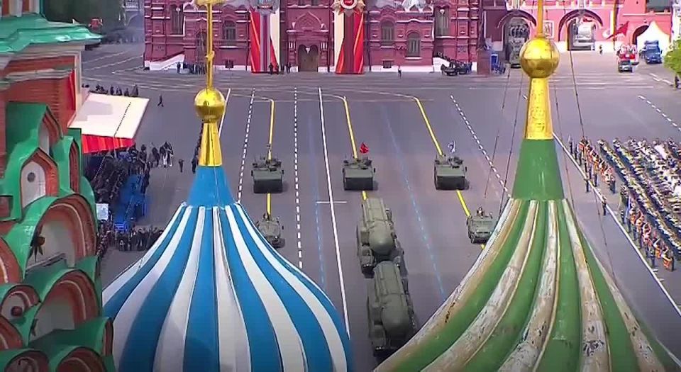 С борта Международной космической станции с Днём народного единства россиян поздравили космонавты Роскосмоса Сергей Рыжиков, Олег Платонов и Алексей Зубрицкий