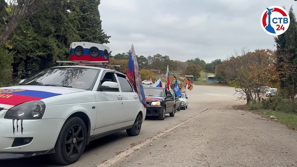 В Севастополе проходит традиционный автопробег в честь Дня народного единства