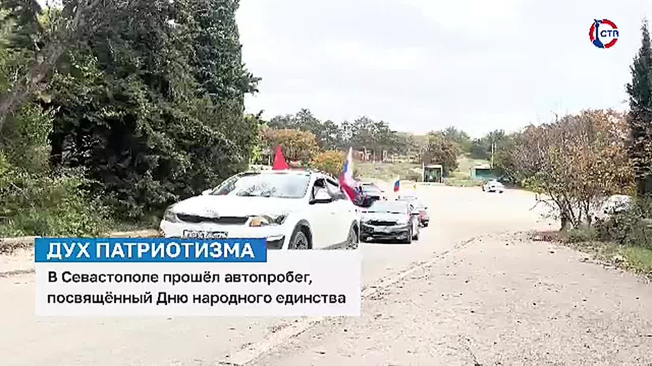 30 автомобилей и патриотическая музыка — составляющие праздничного автопробега