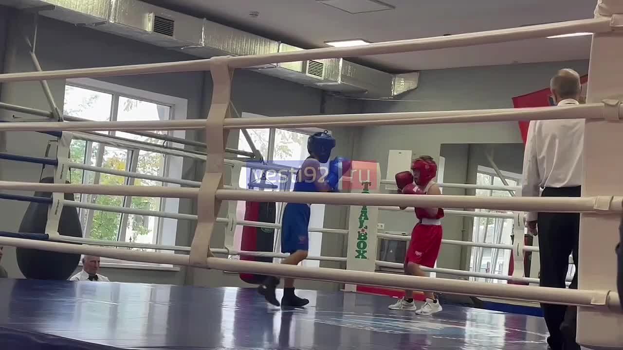 В спортивной школе №7 прямо сейчас проходят соревнования памяти Андрея Таранова