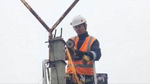 Во дворе на Кокчетавской улице началось обновление наружного освещения