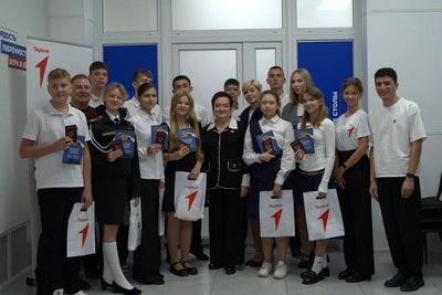 Лариса Мельник вручила юным севастопольцам паспорта