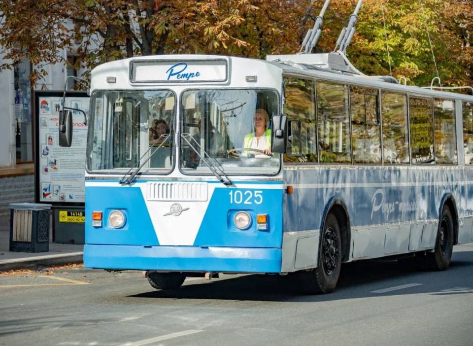 В честь юбилея Севэлектроавтотранса осмотрел ретро-троллейбусы