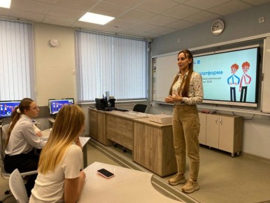 Севастопольским школьникам провели «Урок цифры» на тему «Видеоплатформа»