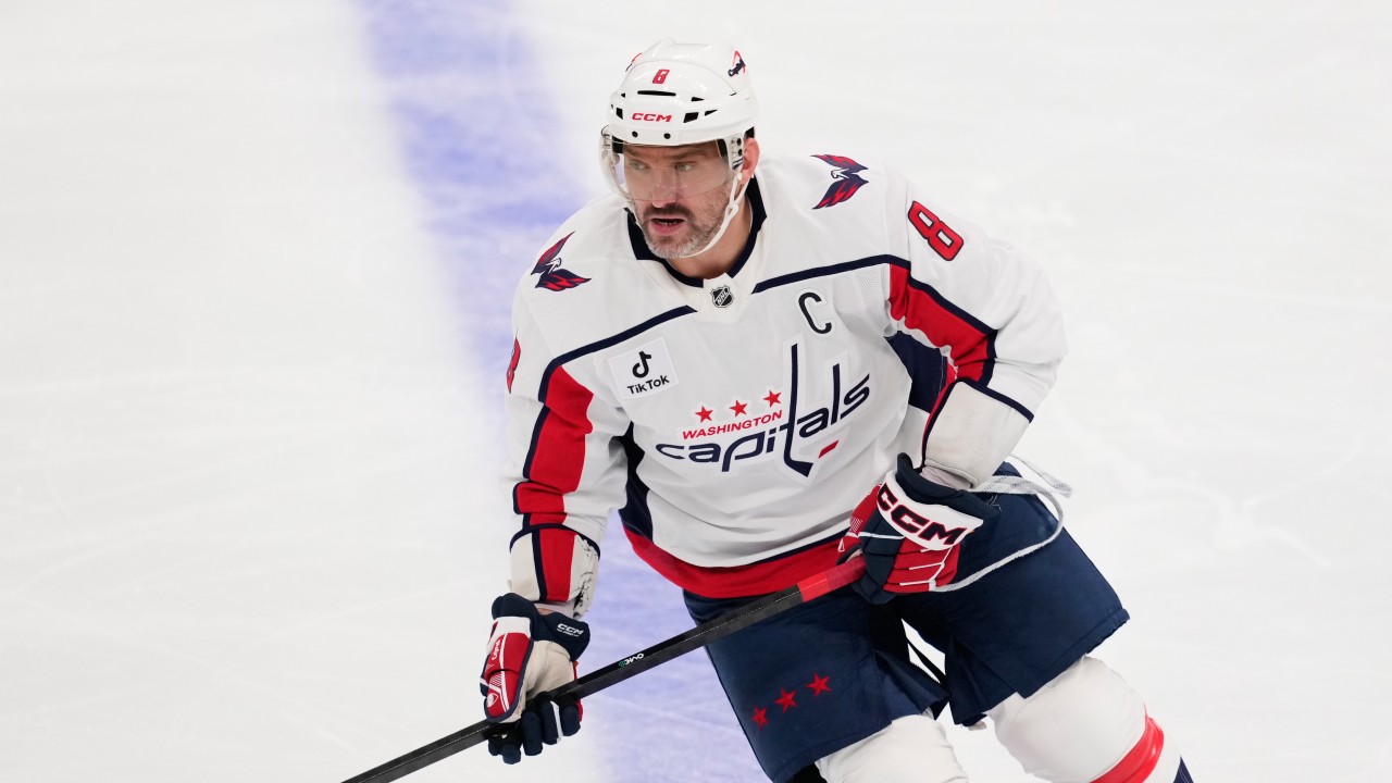 Овечкин забросил рекордную 900-ю шайбу в чемпионате Национальной хоккейной лиги