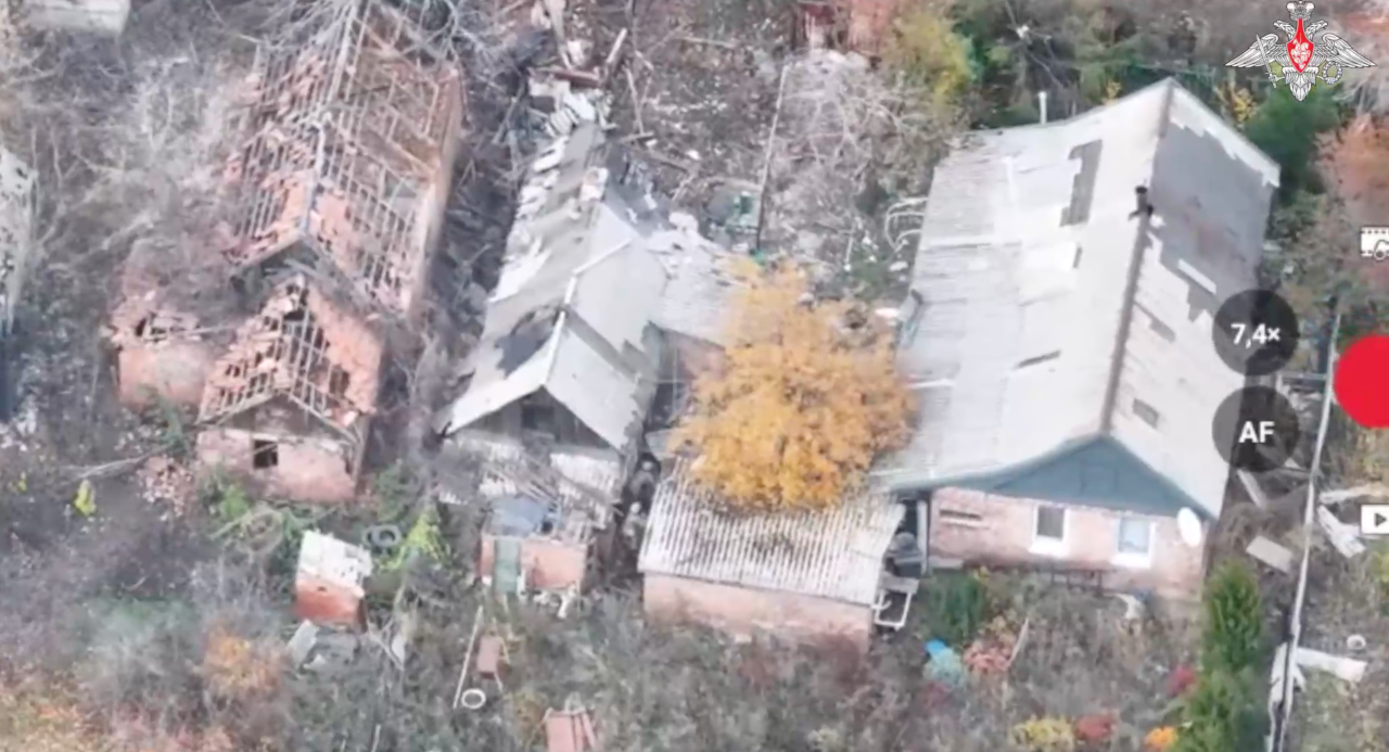 Военные зачистили от ВСУ 64 здания в Красноармейске