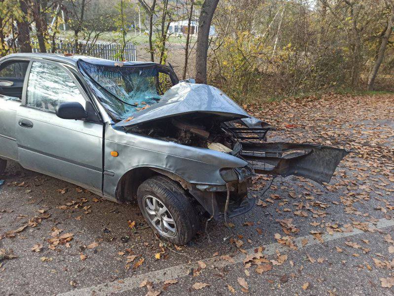 Спасатели эвакуировали пострадавшего в ДТП под Севастополем