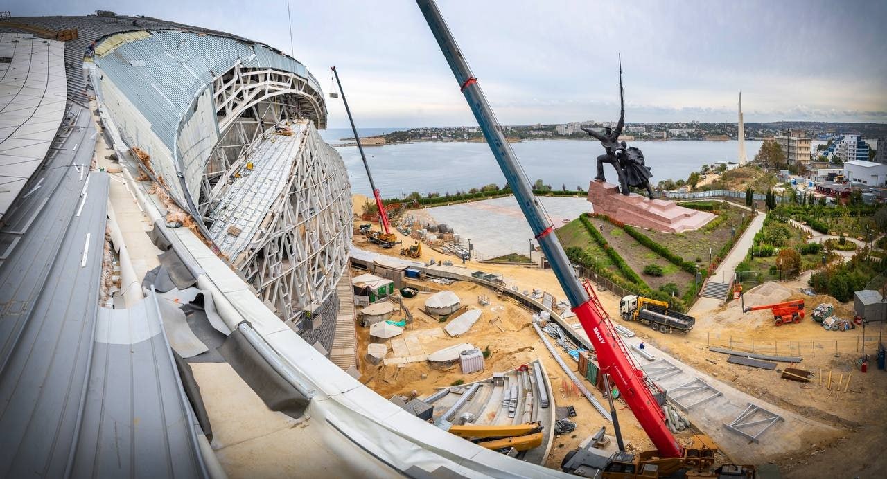 На мысе Хрустальном продолжается строительство объектов культурного кластера