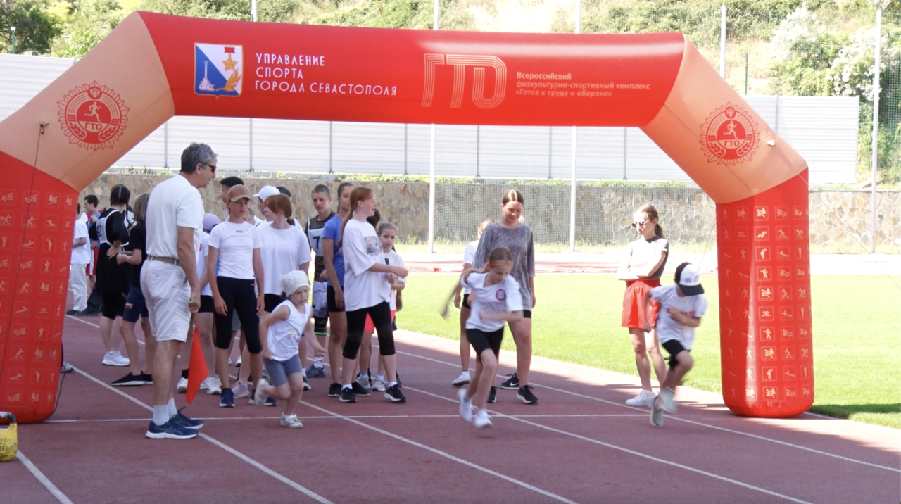 Путин поручил создать школьные спортивные лиги