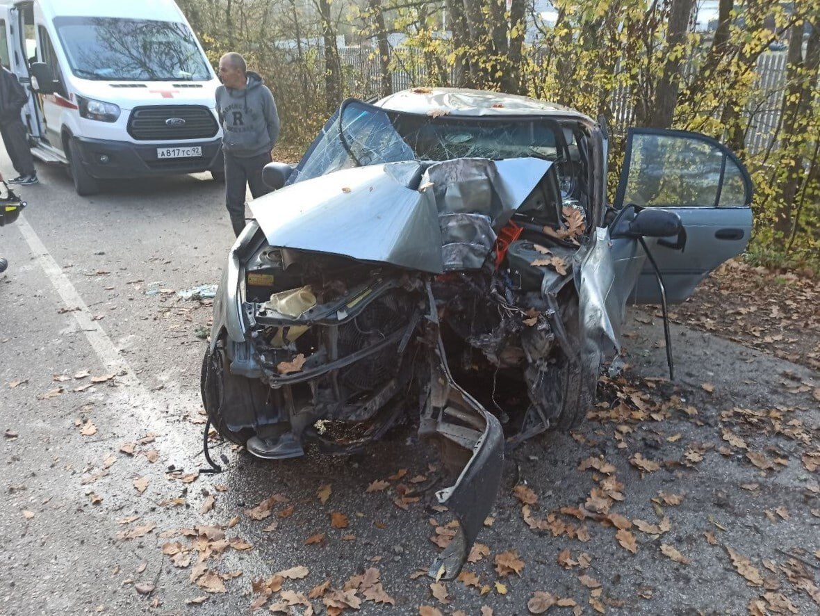 Севастопольские спасатели ликвидировали последствия ДТП у села Широкое