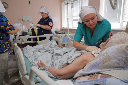 "Ангелы" в белых халатах: как сёстры милосердия заботятся о тяжёлобольных пациентах в больницах Крыма