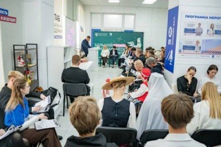 Роман Кулаков провел для севастопольцев «Большой этнографический диктант»