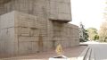 На мемориале в Севастополе стираются имена Героев