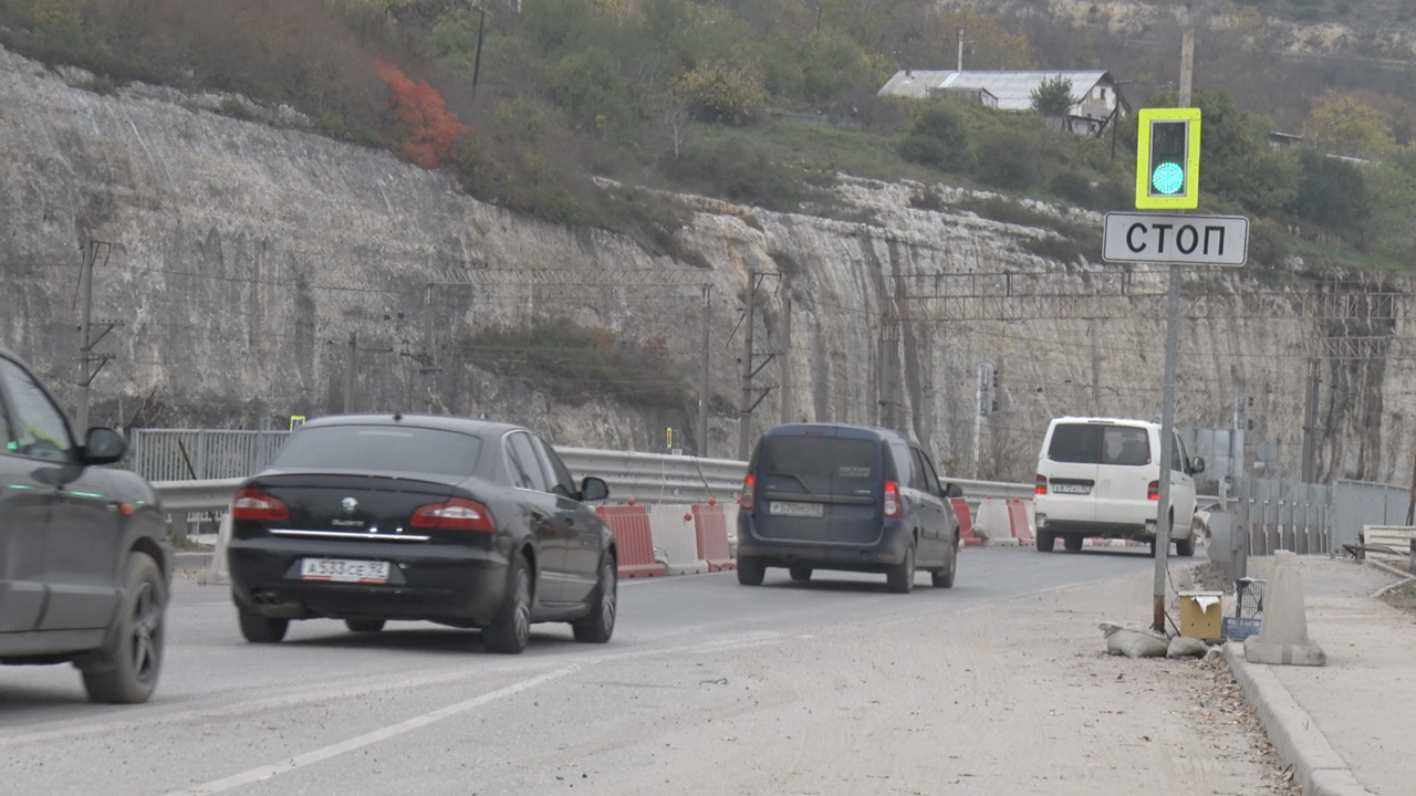 Реверсивное движение на мосту в Инкермане продлили до 18 ноября