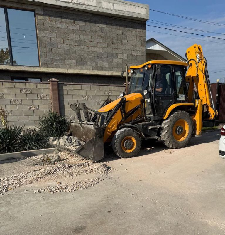 На улице 40 лет Октября в Балаклаве ведутся работы по обустройству новой пешеходной зоны