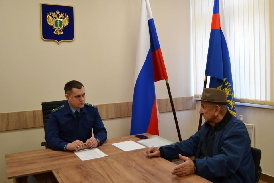 Сегодня, 11 ноября 2025 года, заместитель прокурора города Севастополя Анатолий Абраменко провел выездной прием жителей Гагаринского района