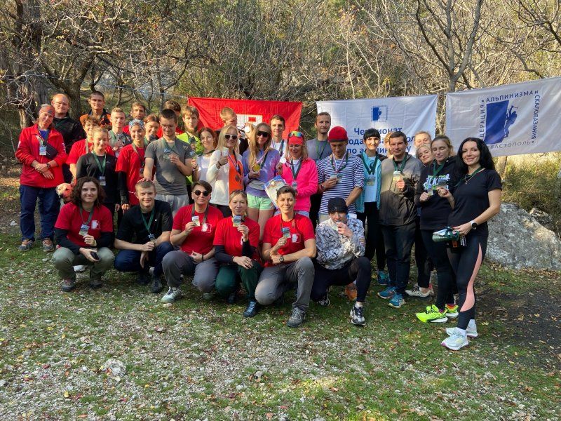 Вертикальный километр без происшествий: спасатели обеспечили безопасность чемпионата по альпинизму