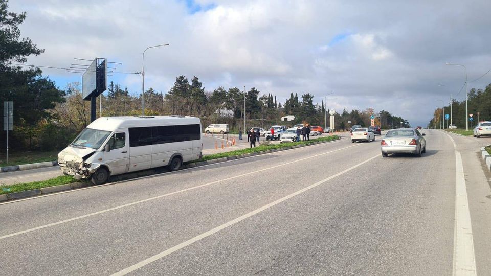 В ДТП с рейсовым автобусом в Севастополе пострадали три пассажира