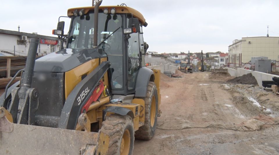 Работы на улице Адмирала Октябрьского выполнены на 65%