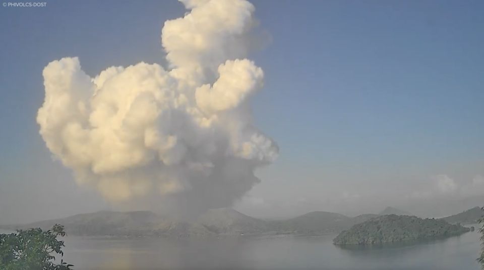 На Филиппинах произошло извержение вулкана Тааль