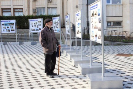 Открылась выставка архивных документов «Гагаринскому району — 50 лет»