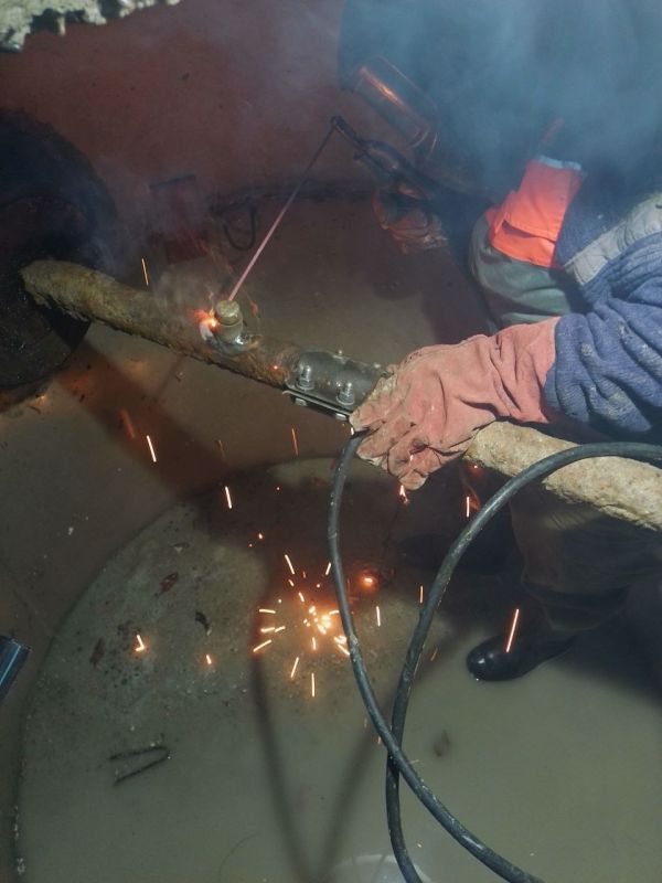 Водоканал: Рабочие моменты. Производство аварийно-восстановительных работ Фото Сергея Данчука, Елены Васильевой, Игоря Березина во время работ на ул.Парниковой, пр.Генерала Острякова, ул.Адмирала Владимирского и в...