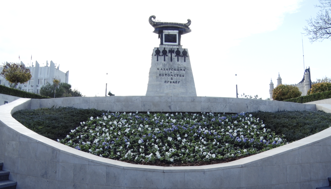 Символ славы: на Матросском бульваре «расцвёл» Андреевский флаг