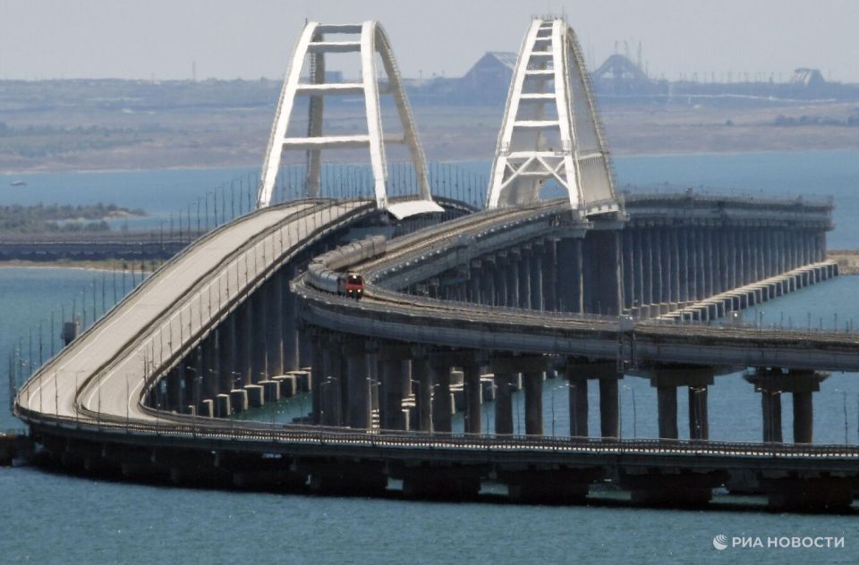 Двенадцать поездов в сообщении с Крымом идут с задержкой