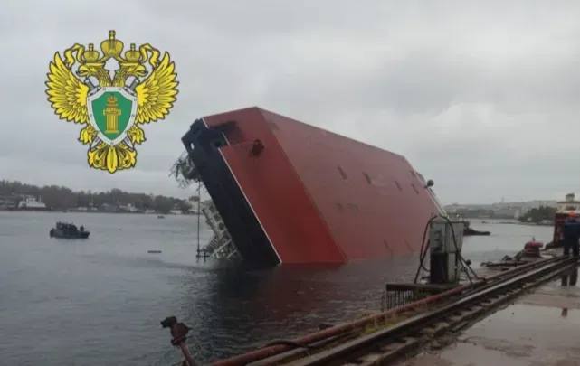 Затонувший плавкран поднимут со дна Севастопольской бухты в течение пяти месяцев