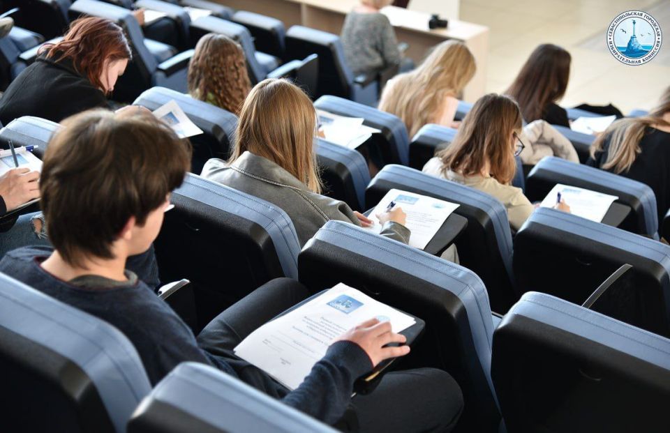 Школьники Севастополя приняли участие во Всероссийской олимпиаде «Софиум»