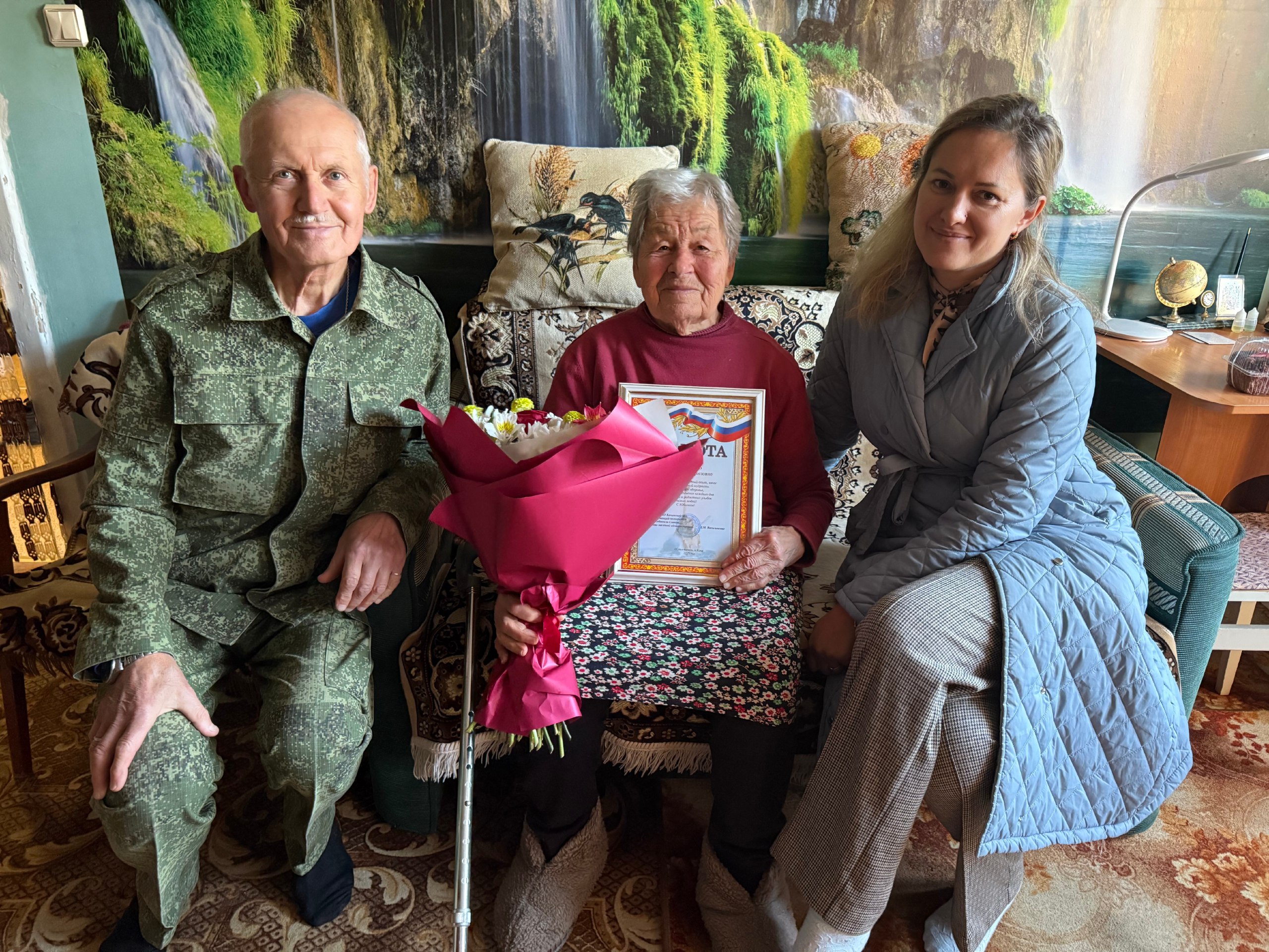 Поздравили с 90-летием уважаемую Полину Гавриловну, долгожительницу посёлка Кача!