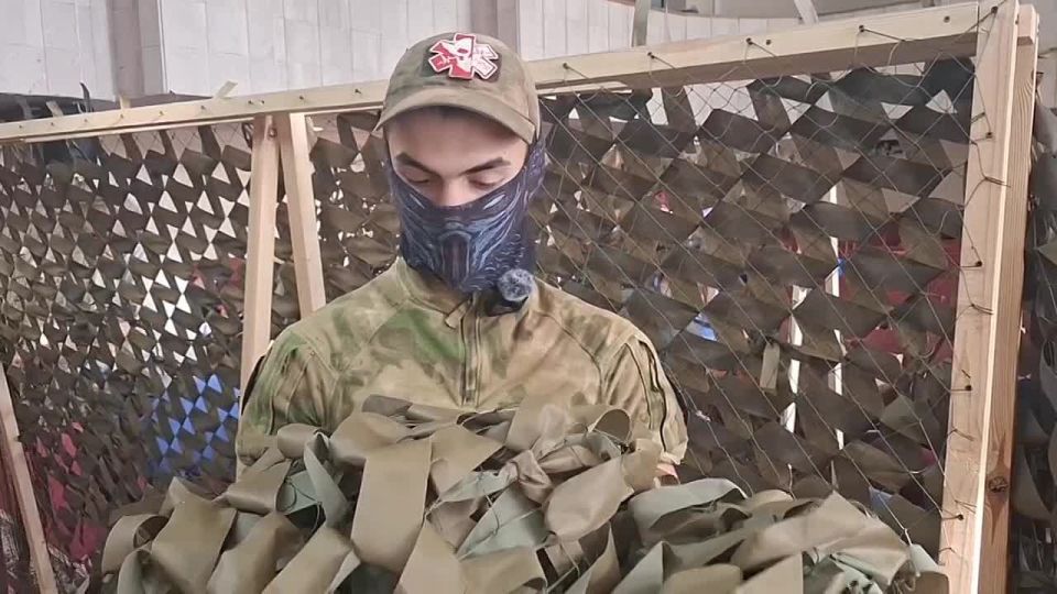 «Каждая сеть получается индивидуальной. Это зависит от материала, основы, структуры плетения и, в конце концов, от того, как человек завязывает узелки»